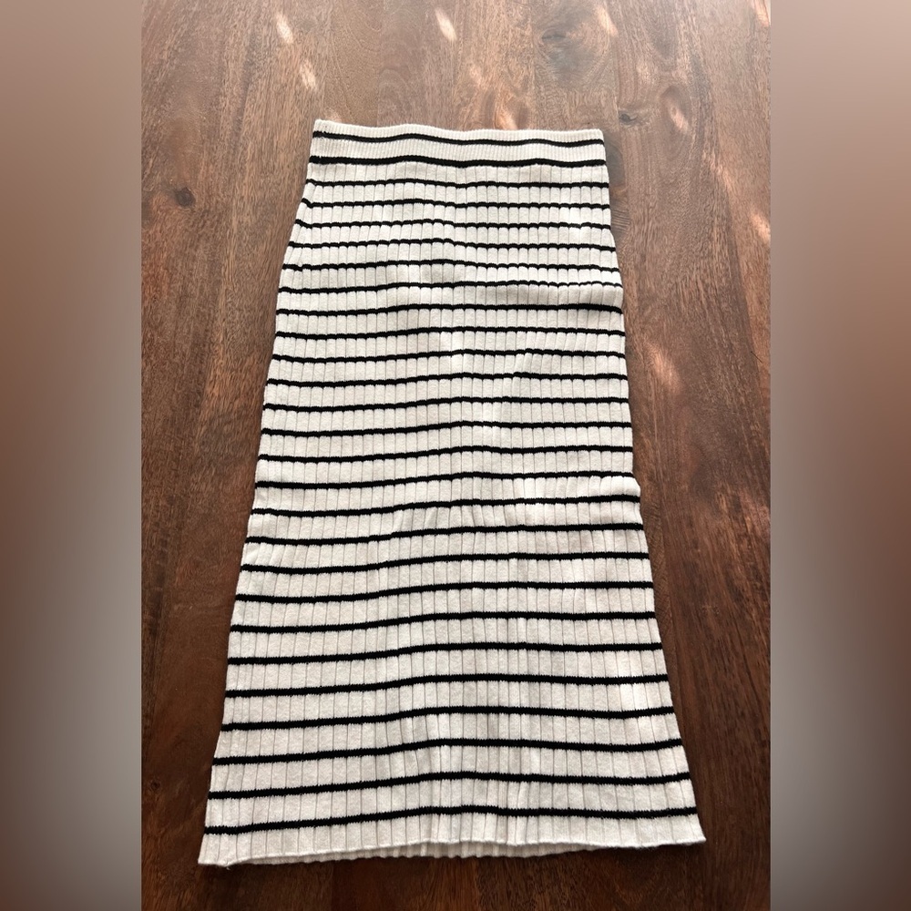 Universal Thread Maxi Skirt Size Medium Stretchy - Picture 3 of 6